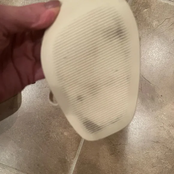 Reformation Gigi Strappy Mid Heel Sandal
Almond 9 $278 Curent - Picture 6 of 8